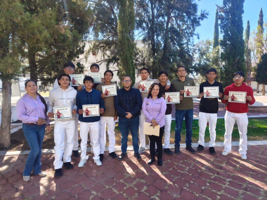 Reconocen a estudiantes atletas del CBTF #2 de Santiago por destacados logros deportivos