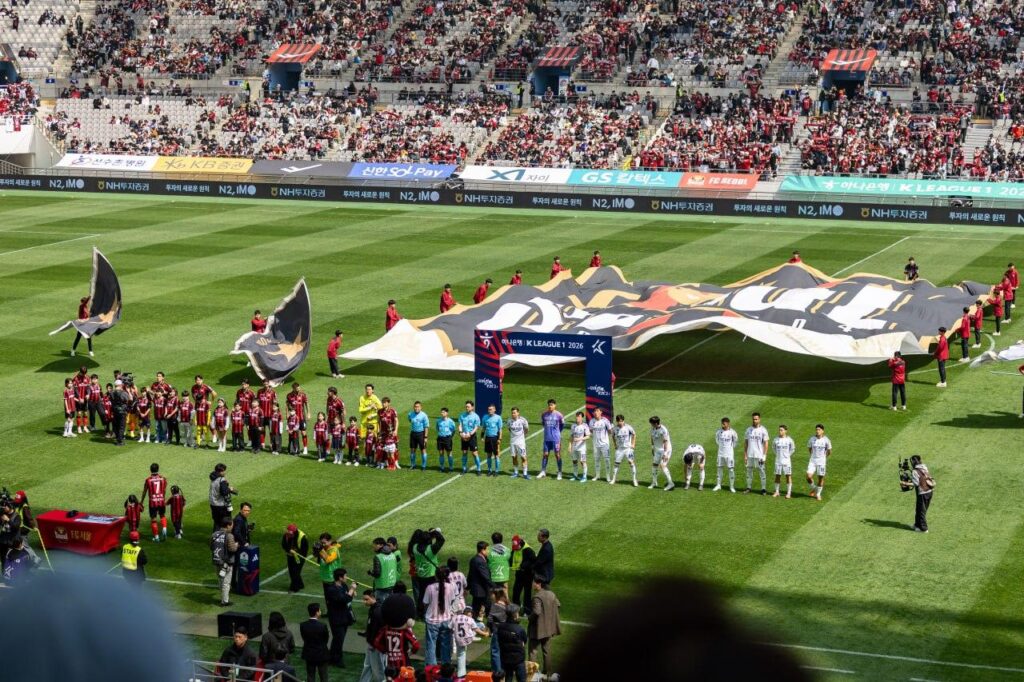 Gobernador de Nuevo León visita estadio icónico en Corea como cierre de gira