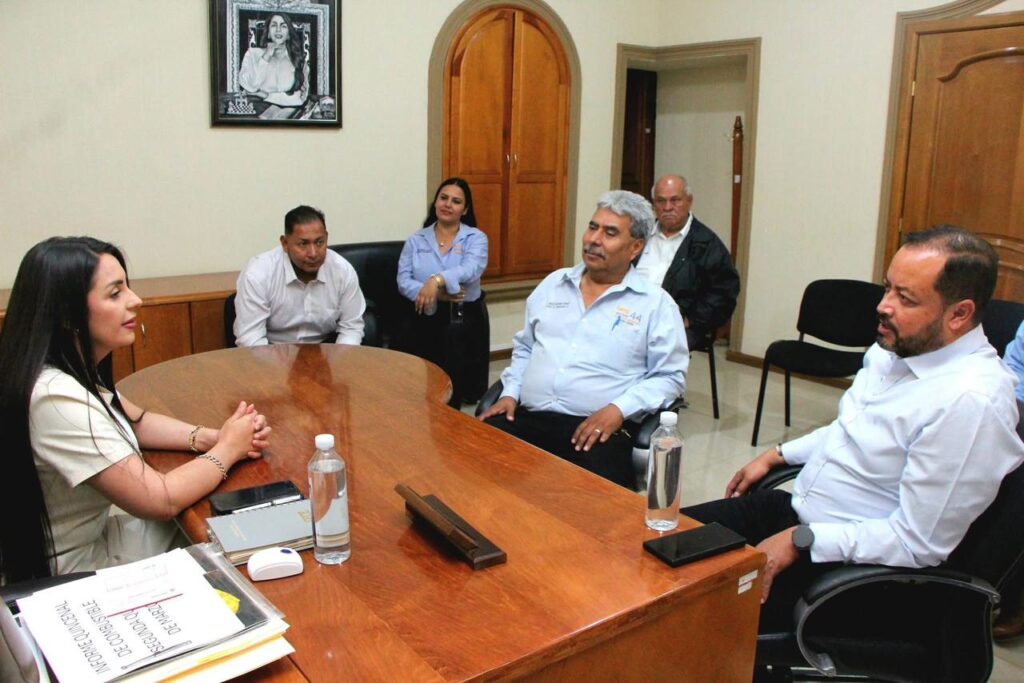 Autoridades municipales y SNTE fortalecen colaboración en Santiago Papasquiaro