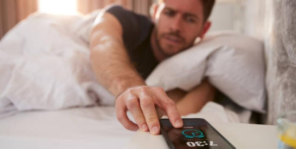 Posponer la alarma podría ser más beneficioso para tu salud de lo que imaginas