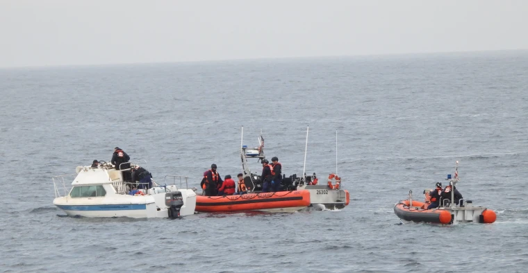 Acusan a dos mexicanos por transportar migrantes ilegales en lancha a EEUU