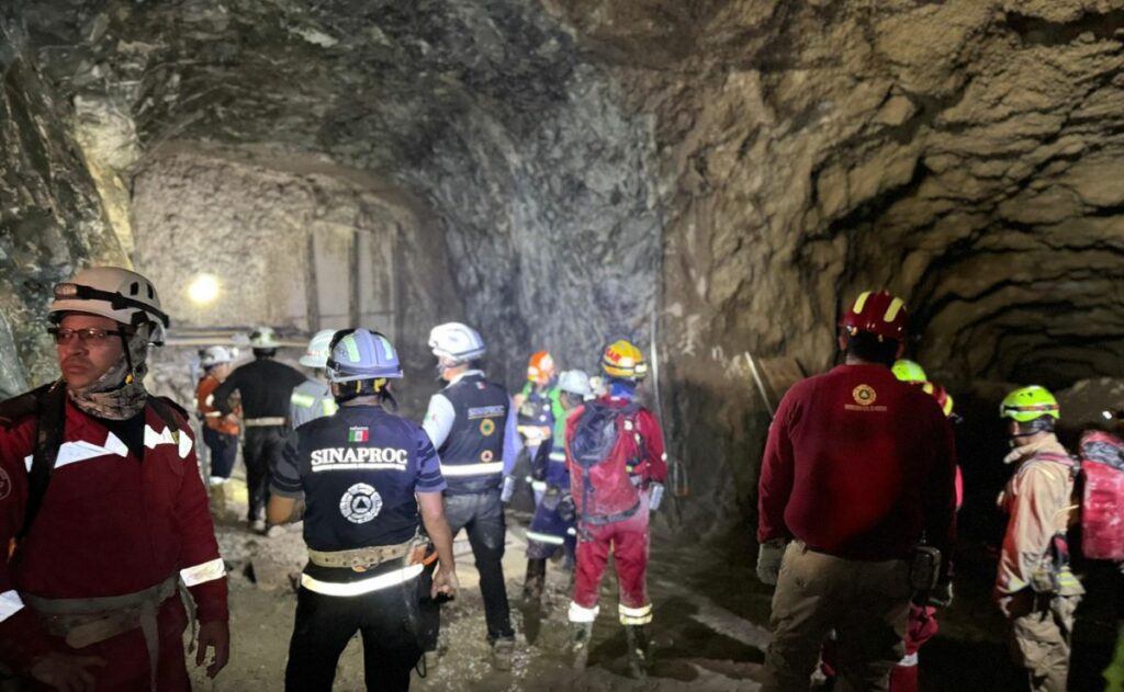 Activan bombeo en trabajos para localizar a mineros atrapados en Sinaloa