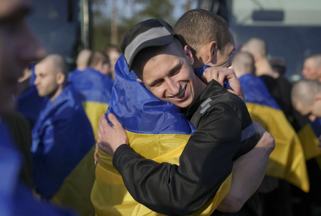Ucrania y Rusia intercambian 175 prisioneros antes de tregua de Pascua