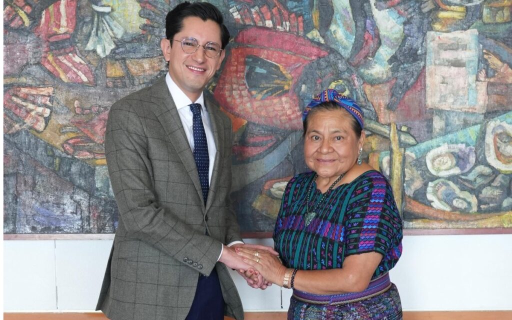 SRE designa a Rigoberta Menchú como alta consejera de los derechos de los pueblos indígenas