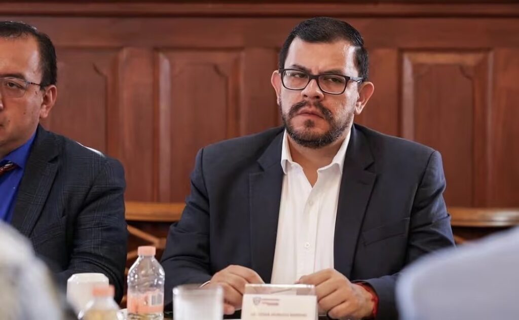 La Gobernadora Maru Campos nombra a Francisco Sáenz como encargado del despacho de la FGE