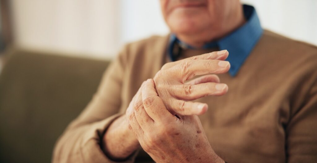 IMSS Jalisco alerta sobre síntomas tempranos del Parkinson en el marco de su día mundial
