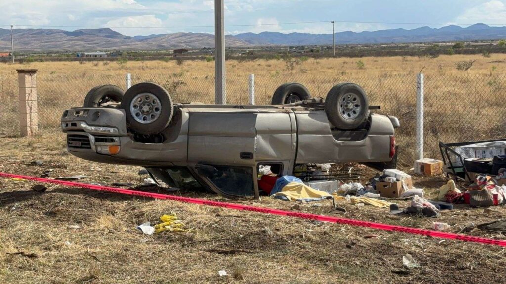 Identifican a mujer fallecida en volcadura en Chihuahua