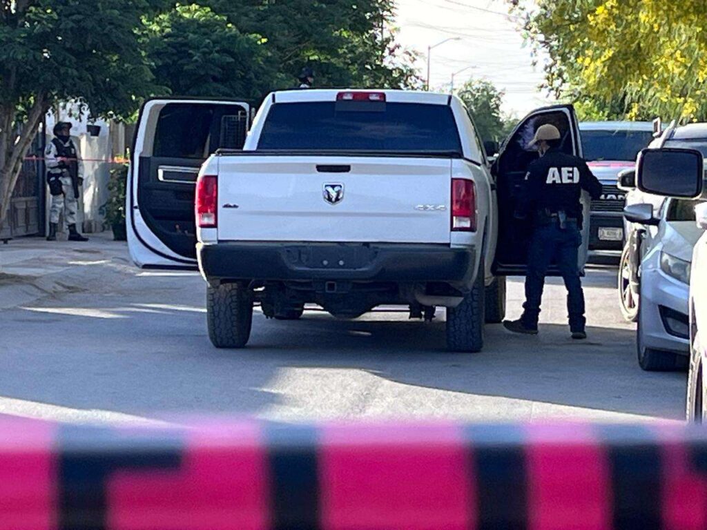 Hallan dos cuerpos enterrados en patio de vivienda en Ciudad Juárez