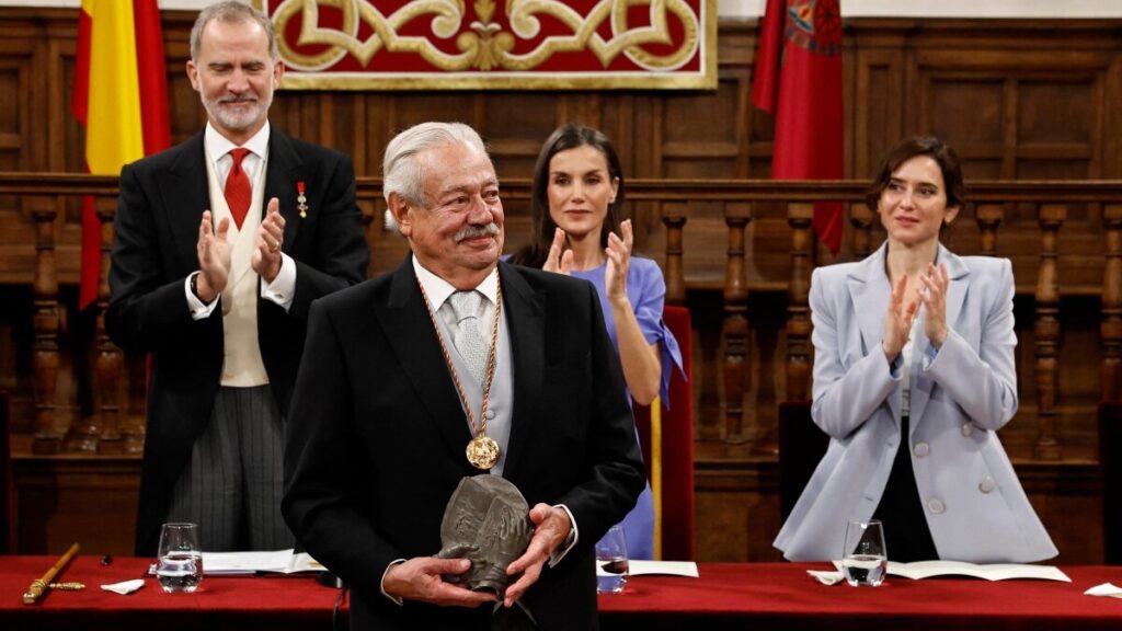 ¡Orgullo mexicano! Gonzalo Celorio recibe el Premio Cervantes