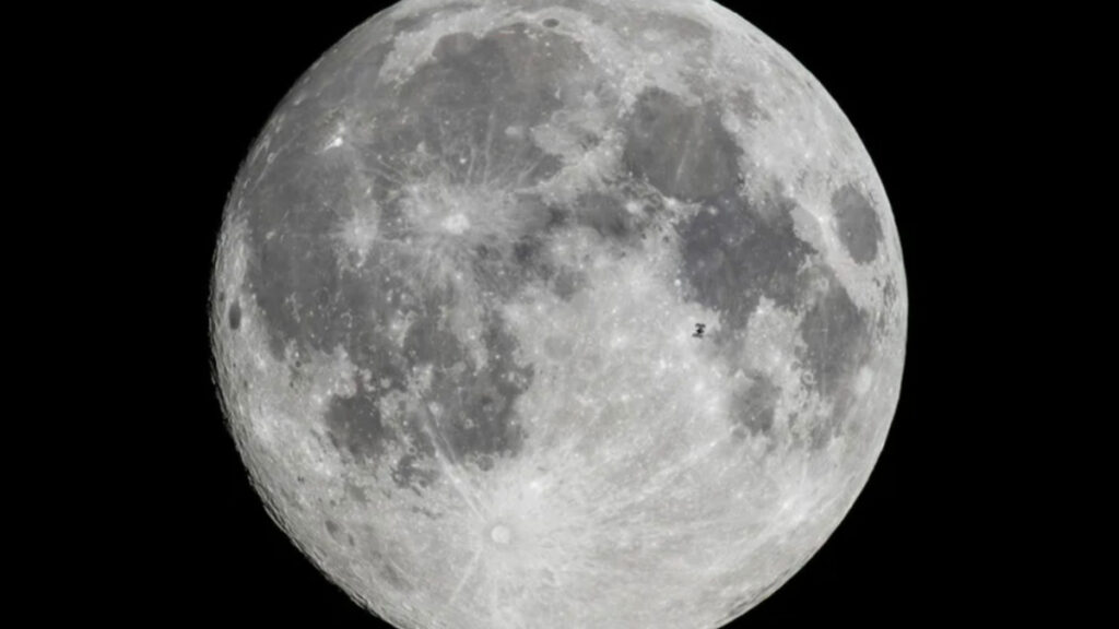 Astronautas de Artemis II logran ver la cara oculta de la Luna