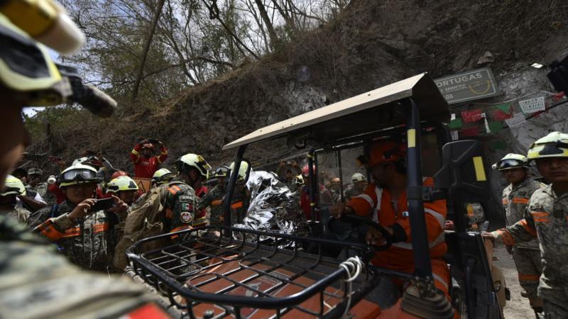 Dan de alta a minero rescatado tras colapso en Santa Fe; identifican a trabajador fallecido
