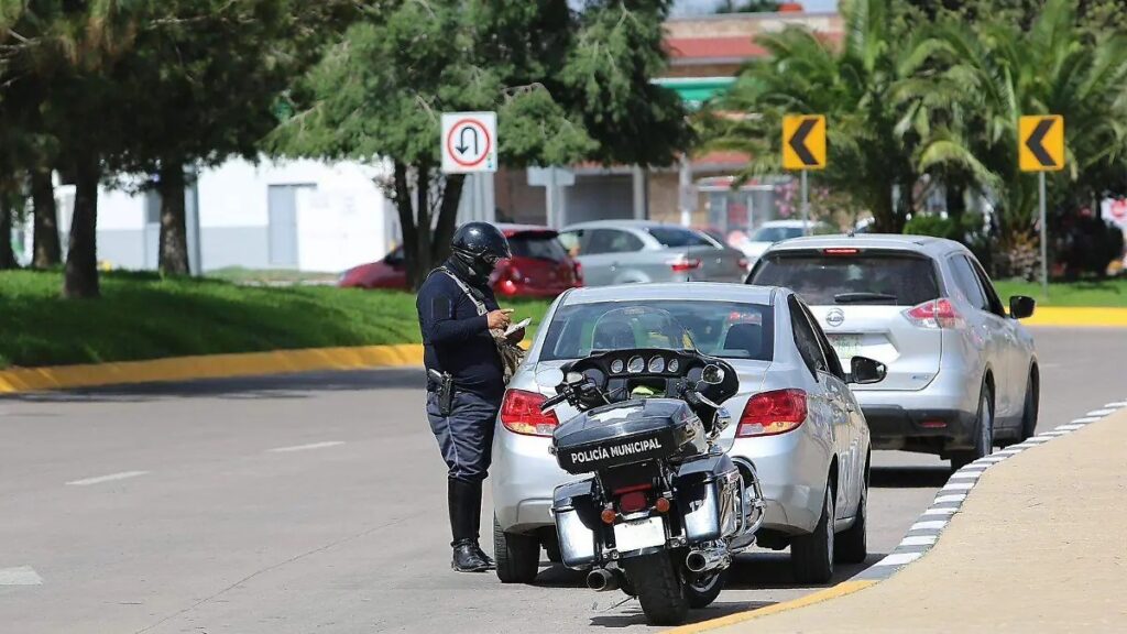 Casi 300 infracciones aplicó la policía vial a conductores que se pasaron la luz roja