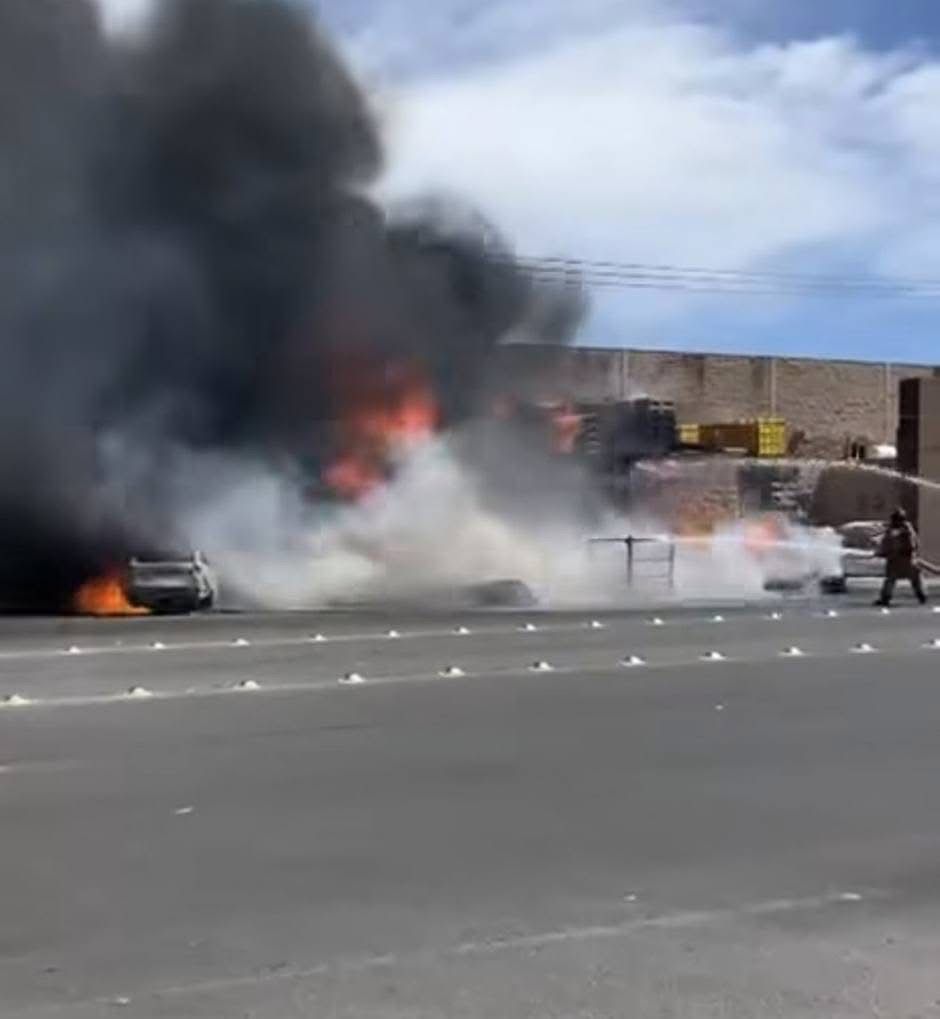 Voraz incendio en planta de materiales reciclables de Durango