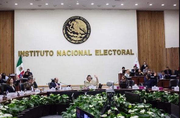 INE aprueba bajar sueldos para que nadie gane más que la presidenta Sheinbaum
