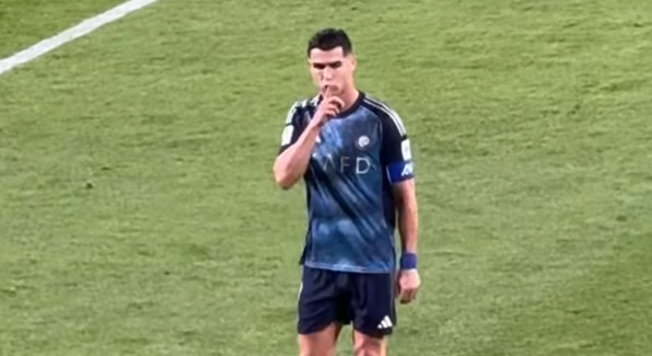 Cristiano Ronaldo responde a los cánticos de «Messi» en la Copa Asiática