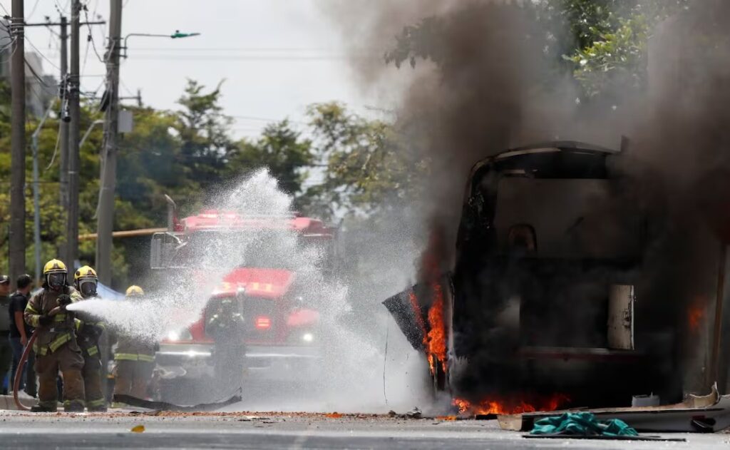 Explosiones contra bases militares en Colombia encienden alerta: autoridades señalan terrorismo