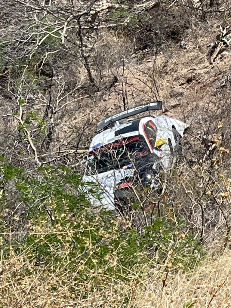 Se “despista” en Durango vehículo participante en el Rally Express 2026