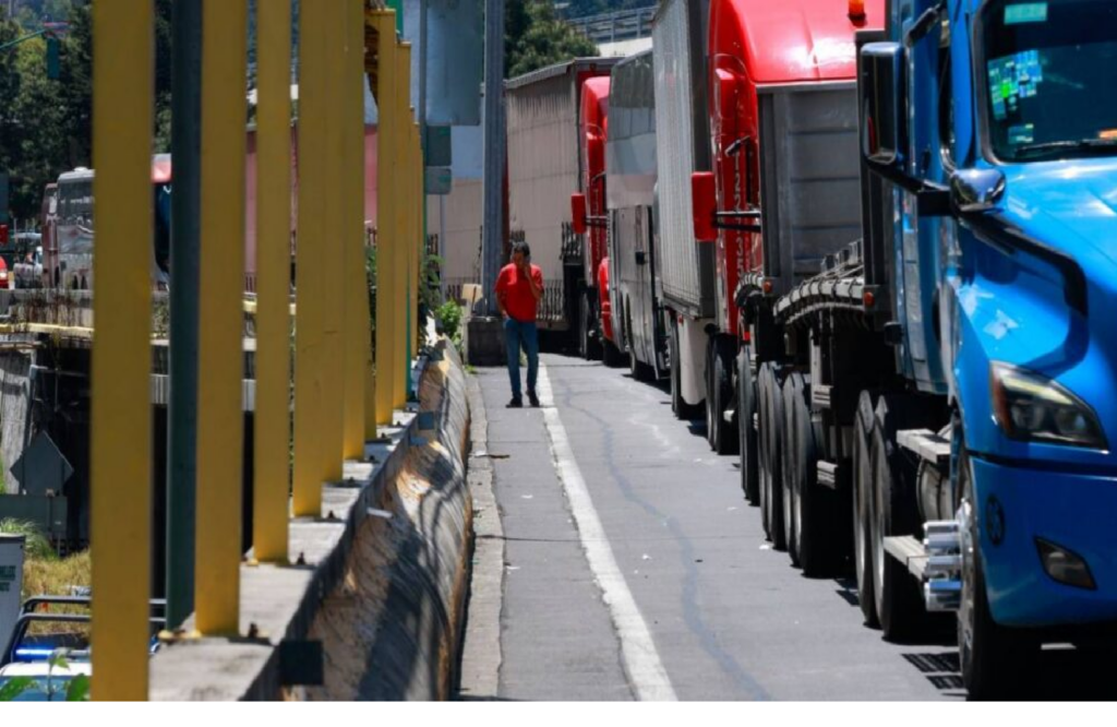 Embajada de EU alerta por bloqueos carreteros en México
