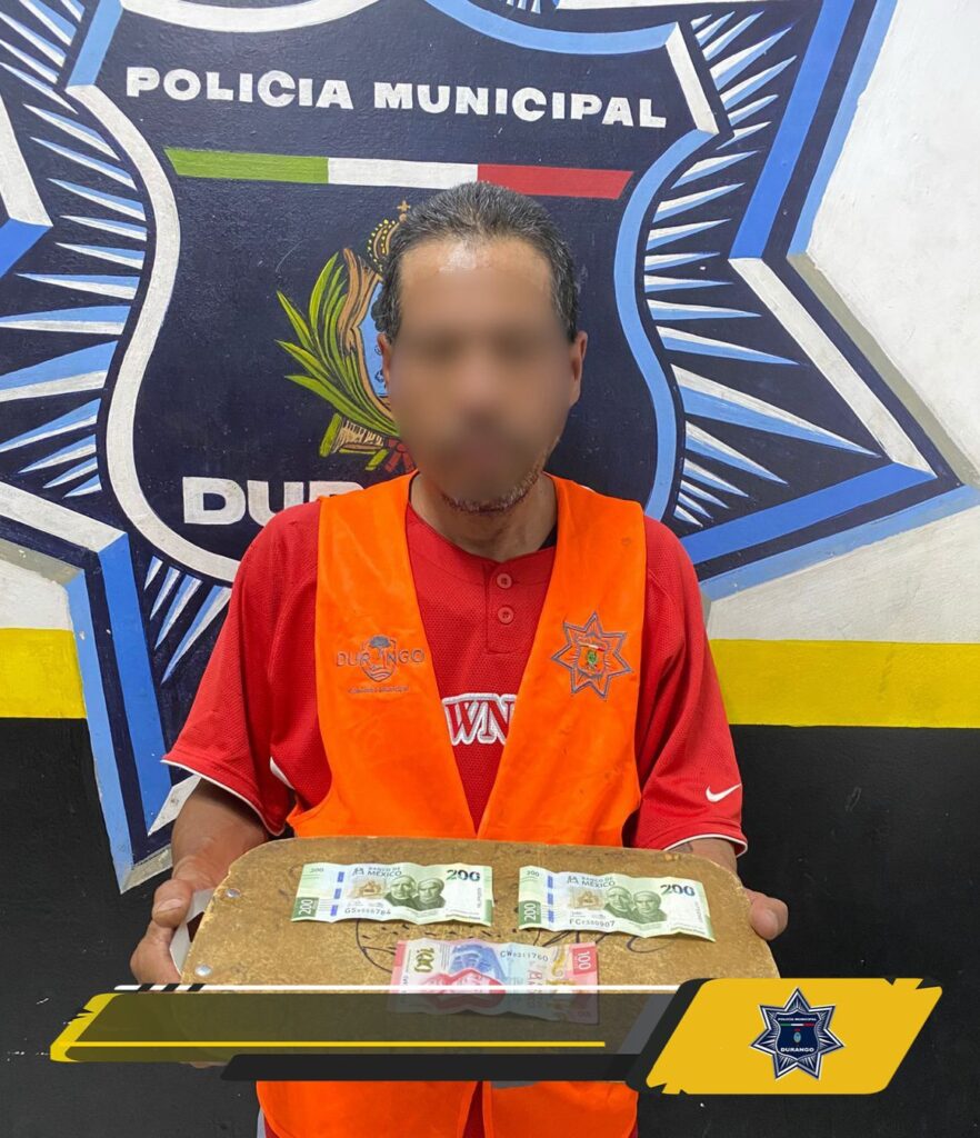Patrones descubrieron a desleal empleado que roba dinero del negocio donde le dieron trabajo