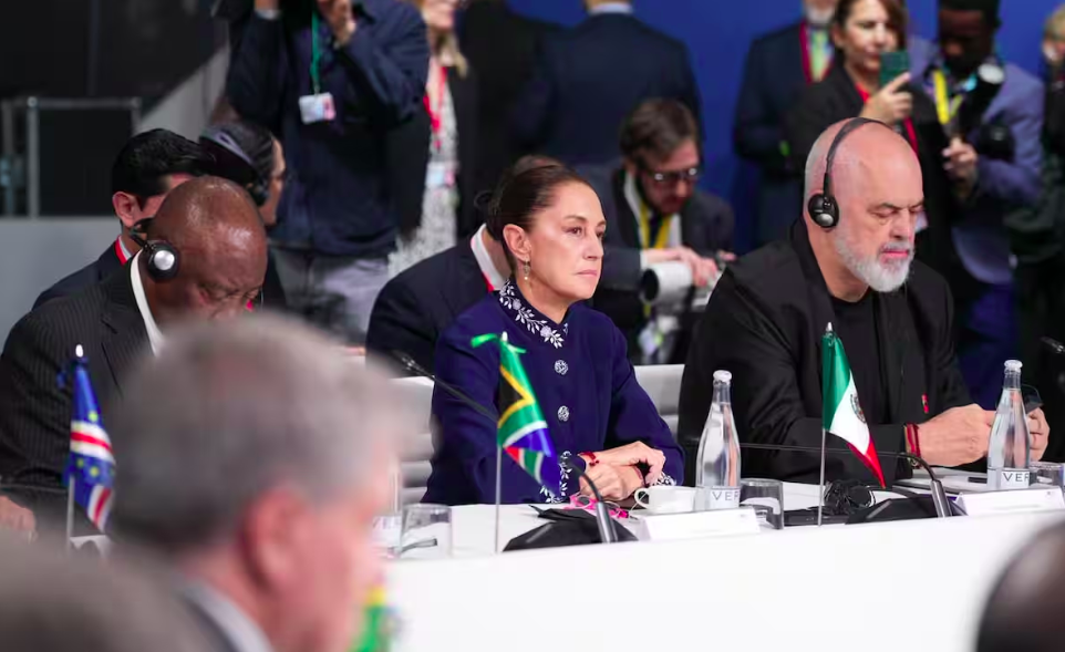 Claudia Sheinbaum propone en España destinar 10% del gasto militar a reforestación