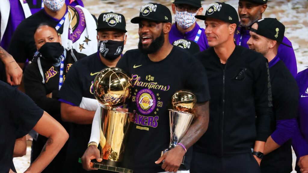 LeBron James rompe otro récord: El Rey de las victorias en la NBA