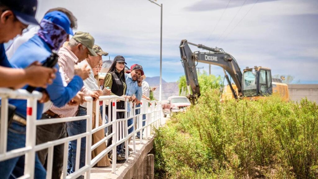 Inician obras de desazolve en La Palestina para prevenir inundaciones