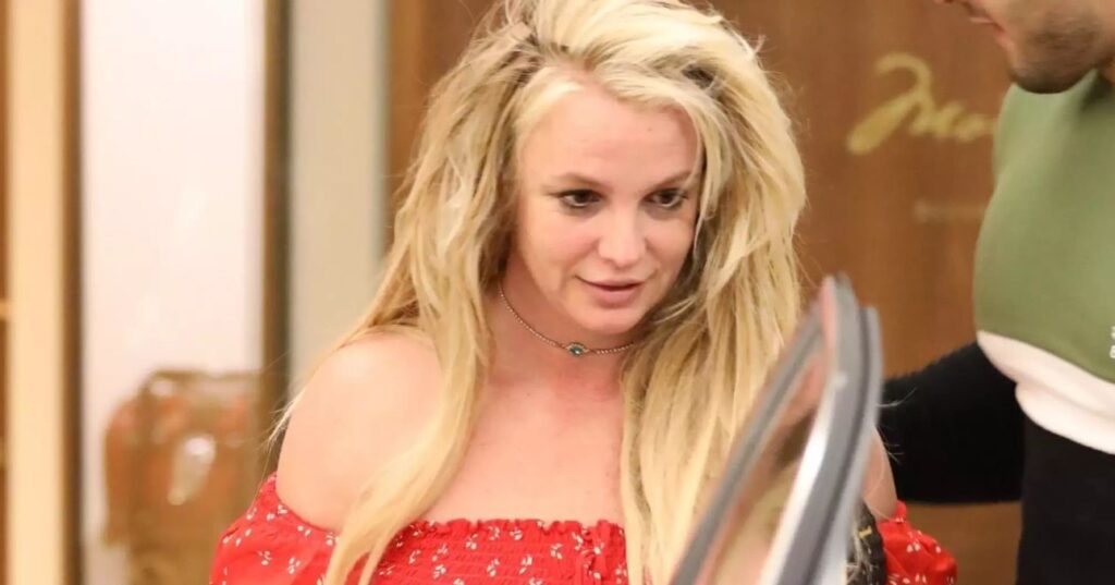 Britney Spears ingresa voluntariamente a rehabilitación