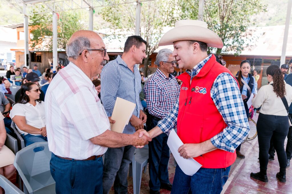 Familias de Topia reconocen apoyos y obras de Esteban en Las Quebradas