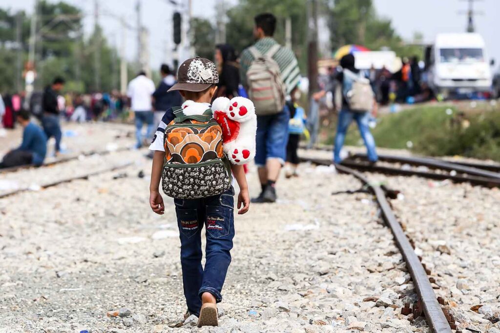Siete de cada diez menores deportados de EU regresan solos a México