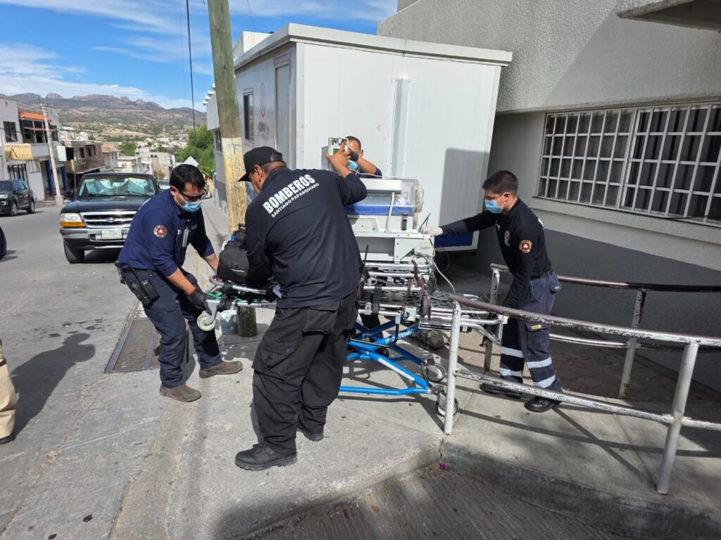 Traslado crítico salva la vida de recién nacido, gracias a rápida acción de paramédicos