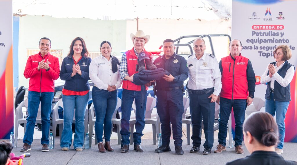 Esteban lleva inversión histórica a Topia: agua, drenaje, alumbrado y obras por 50 mdp