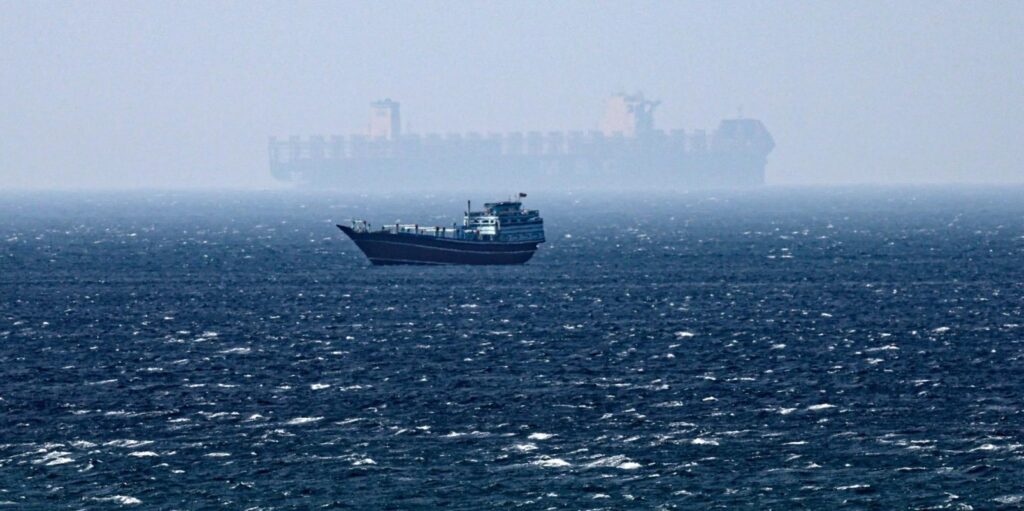 Irán bloquea el Estrecho de Ormuz tras bombardeos israelíes en Líbano
