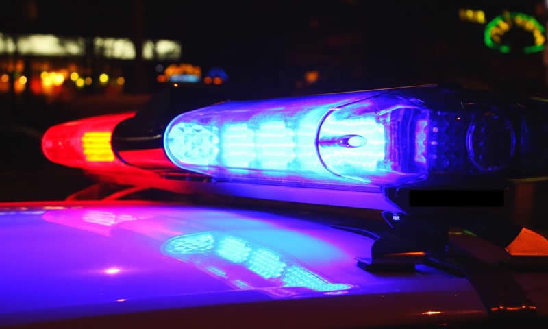 Hombre le corta las manos a su pareja y huye con ayuda de su familia