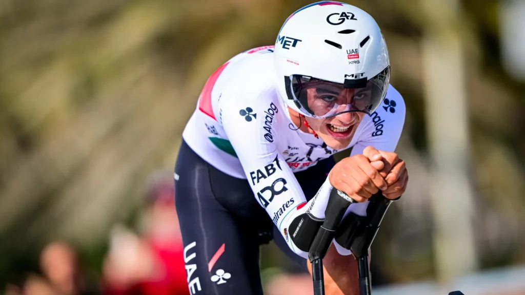 Isaac del Toro se destaca en la exigente segunda etapa de la Itzulia 2026