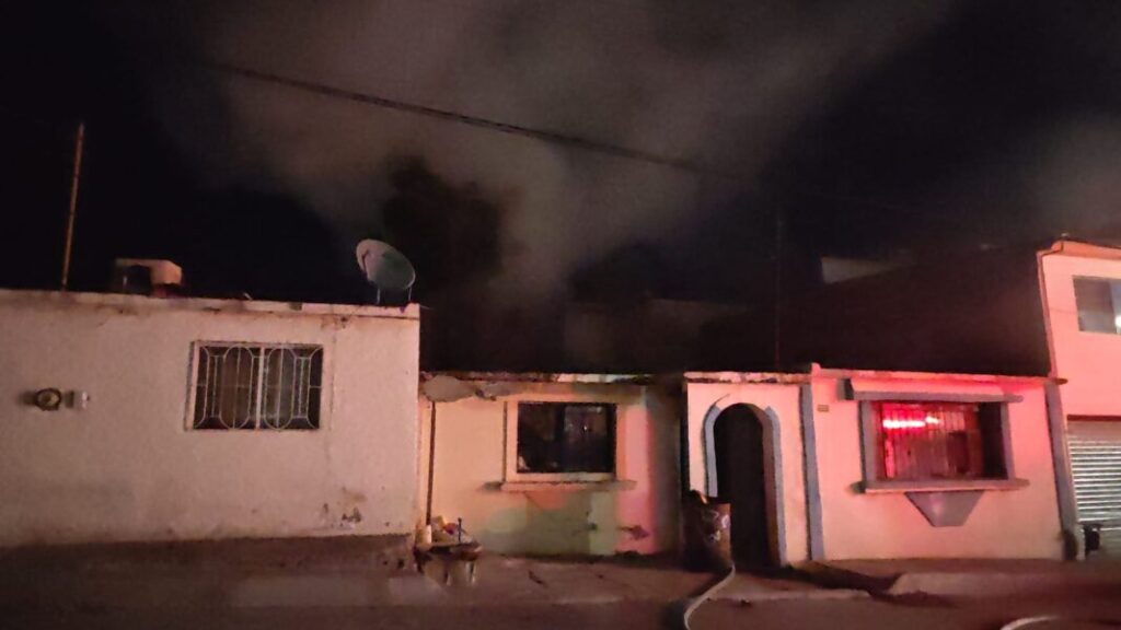 Encierra a su familia y le prende fuego a su casa