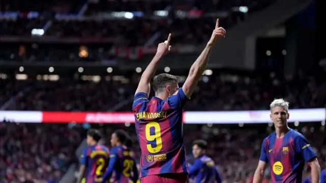 Lewandowski da triunfo clave al Barcelona ante el Atlético