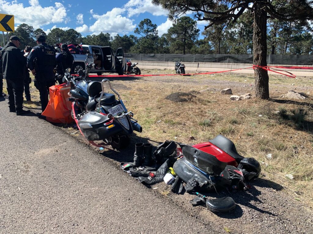Chocan dos motocicletas en la supercarretera a Mazatlán; sin vida mujer embarazada y 3 heridos