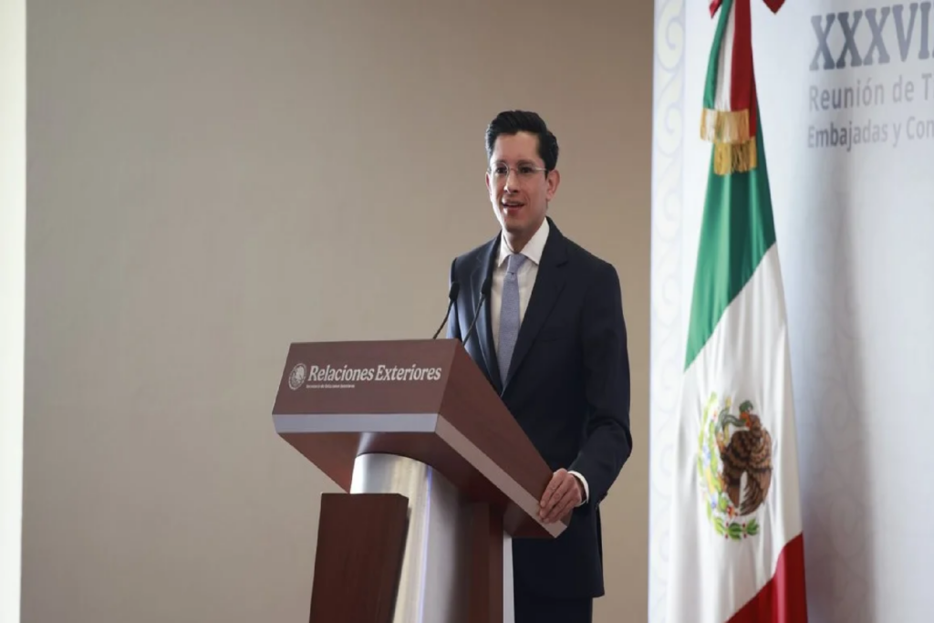 Velasco defiende soberanía ante versiones de acciones de EE. UU.