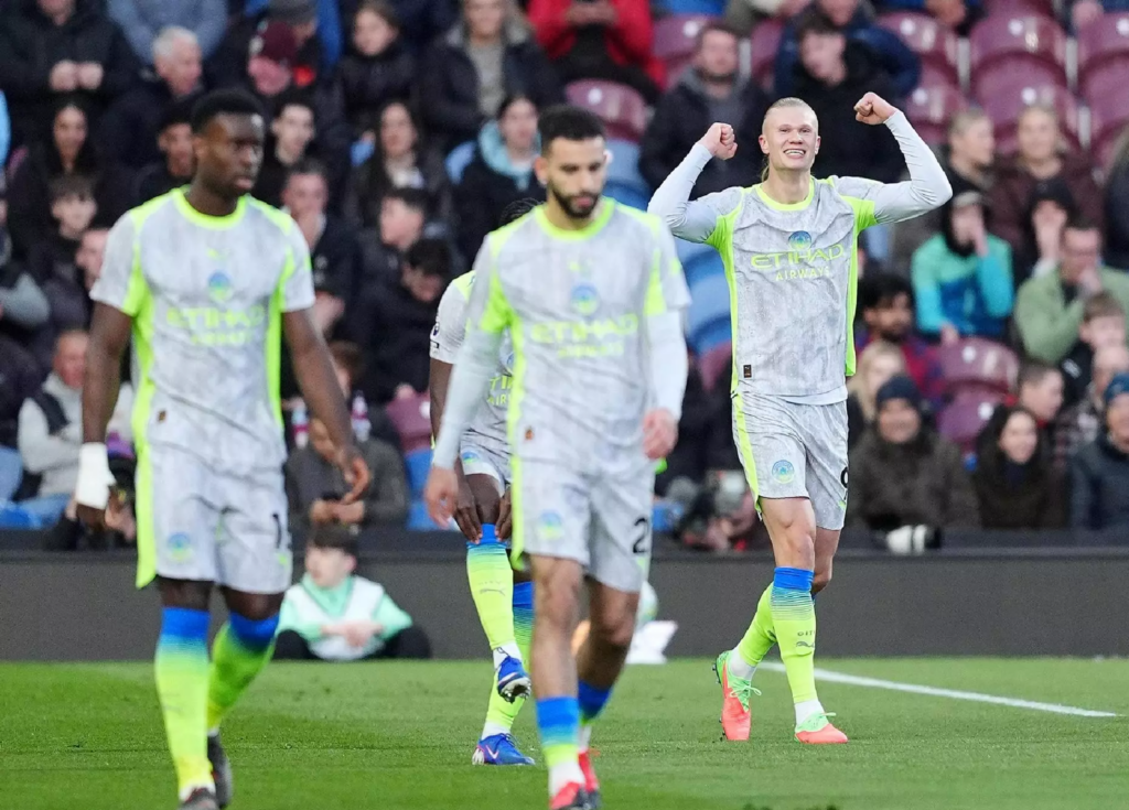 City vuelve a la cima tras vencer al Burnley