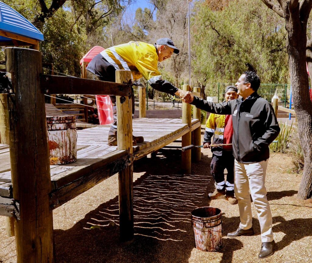 Parques dignos impulsan la convivencia familiar; Toño Ochoa fortalece espacios recreativos