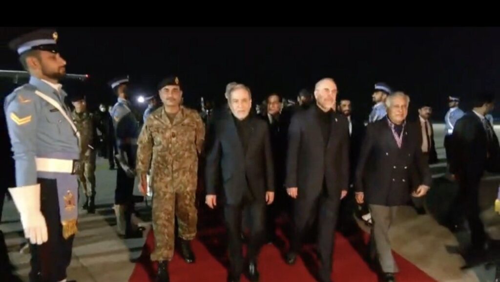 Delegación de Irán llega a Pakistán para negociaciones con EU, pero diálogo sigue en duda