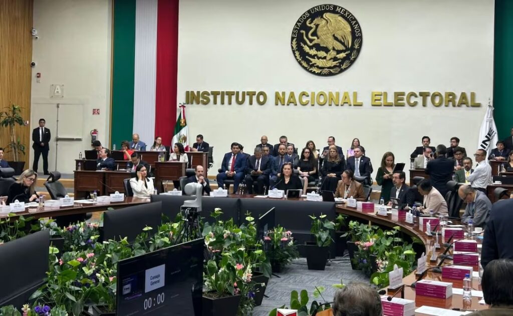 Nuevos consejeros del INE rinden protesta; llaman a fortalecer la confianza ciudadana