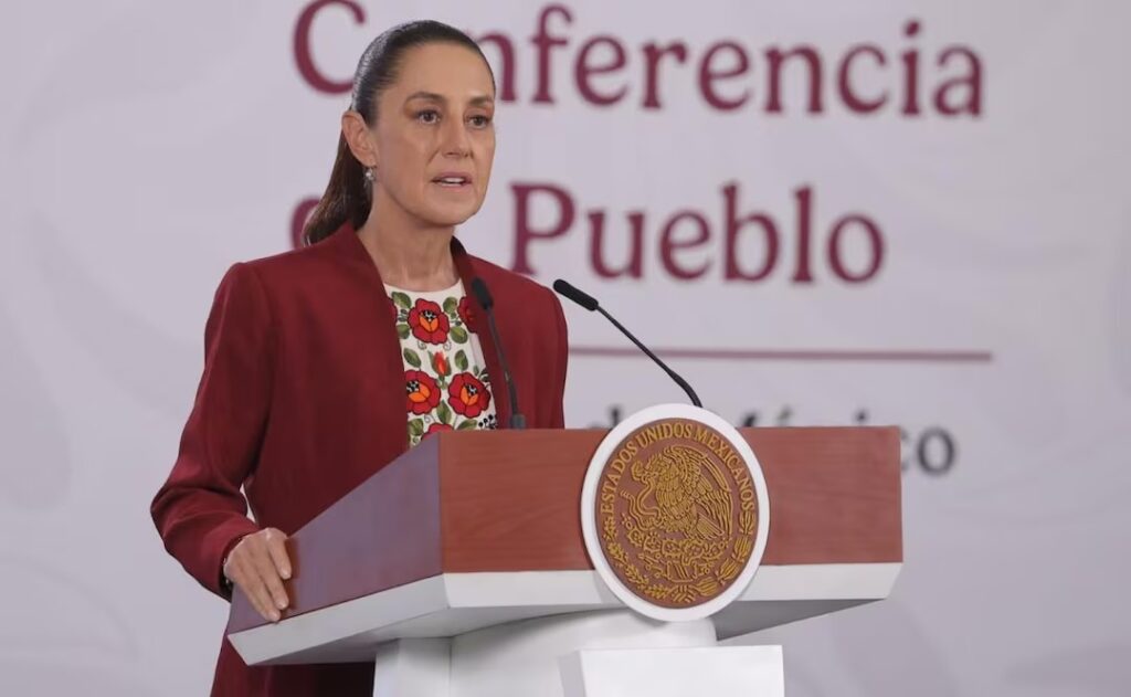 Sheinbaum anuncia que mexicanos en el exterior podrán acceder a servicios de salud universal