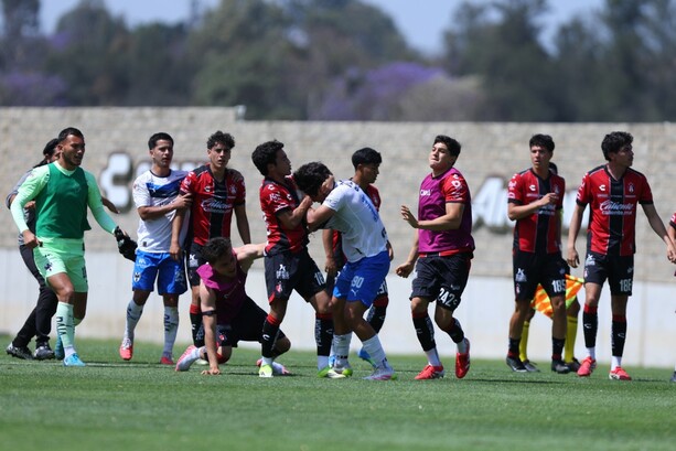 Pelea campal entre Atlas y Monterrey Sub-21 deja seis expulsados