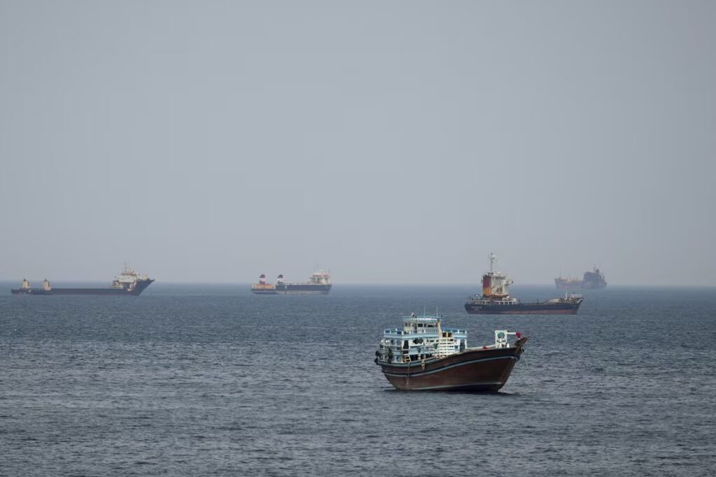 Irán Ataca 3 Buques de Carga en Estrecho de Ormuz e Incauta 2 de las Embarcaciones