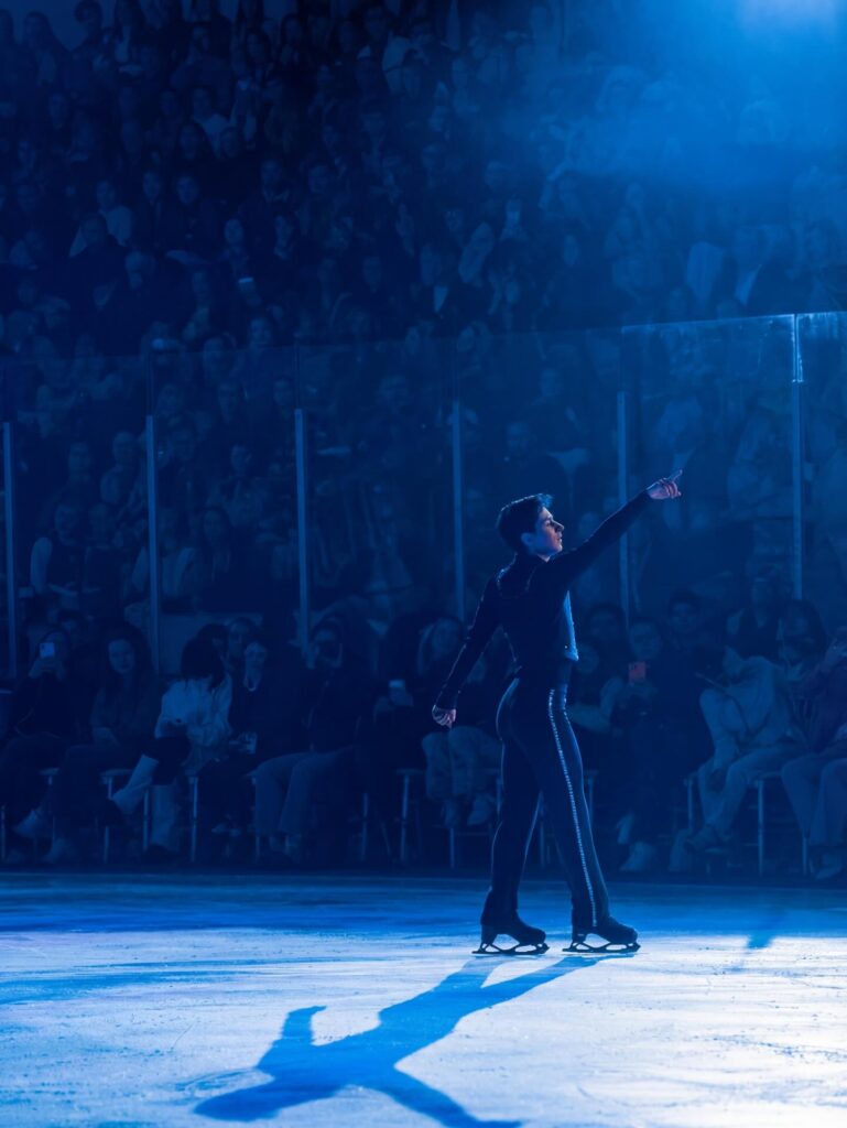 Donovan Carrillo deslumbra en Monterrey con emotiva gala sobre hielo