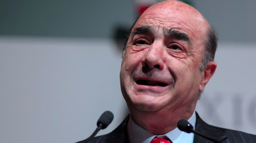 Murillo Karam es hospitalizado de emergencia