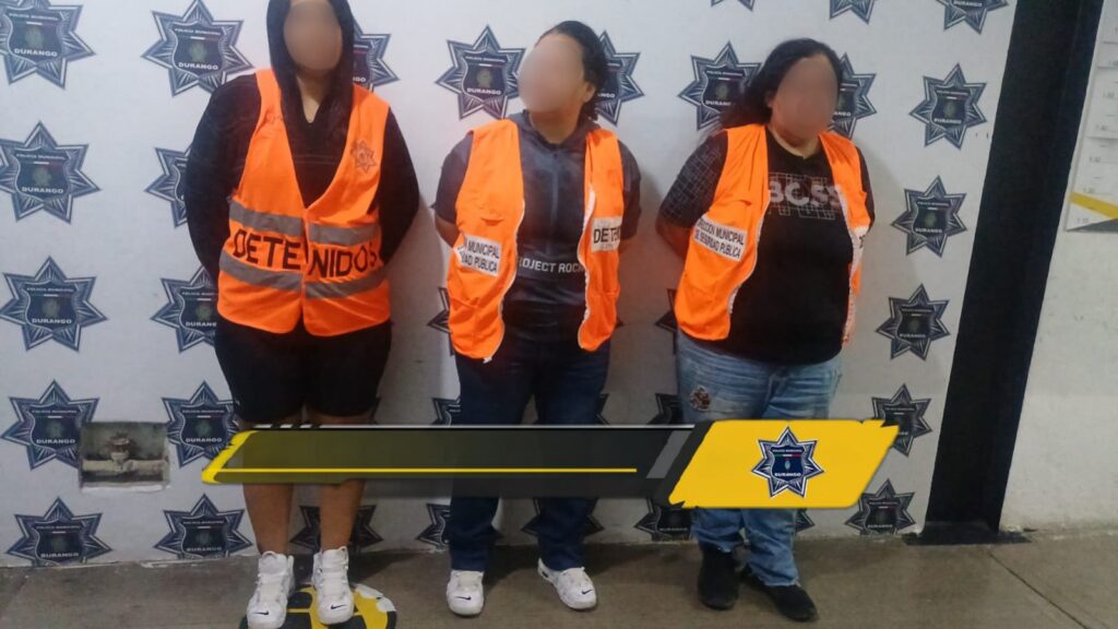 Detienen policías preventivos a tres mujeres peleoneras