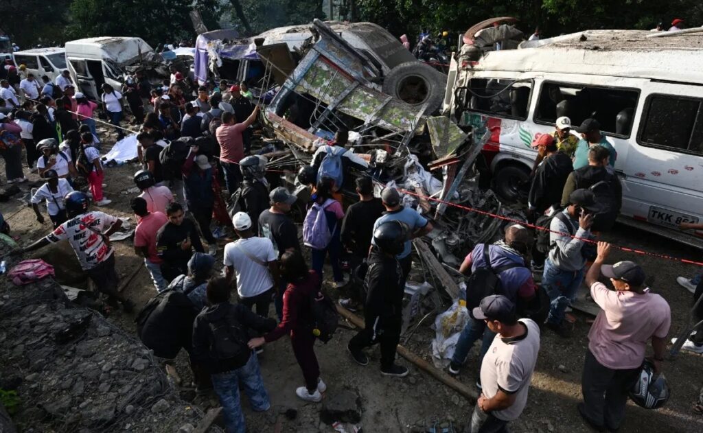 Inicia identificación de víctimas tras atentado en Colombia; suman 20 muertos