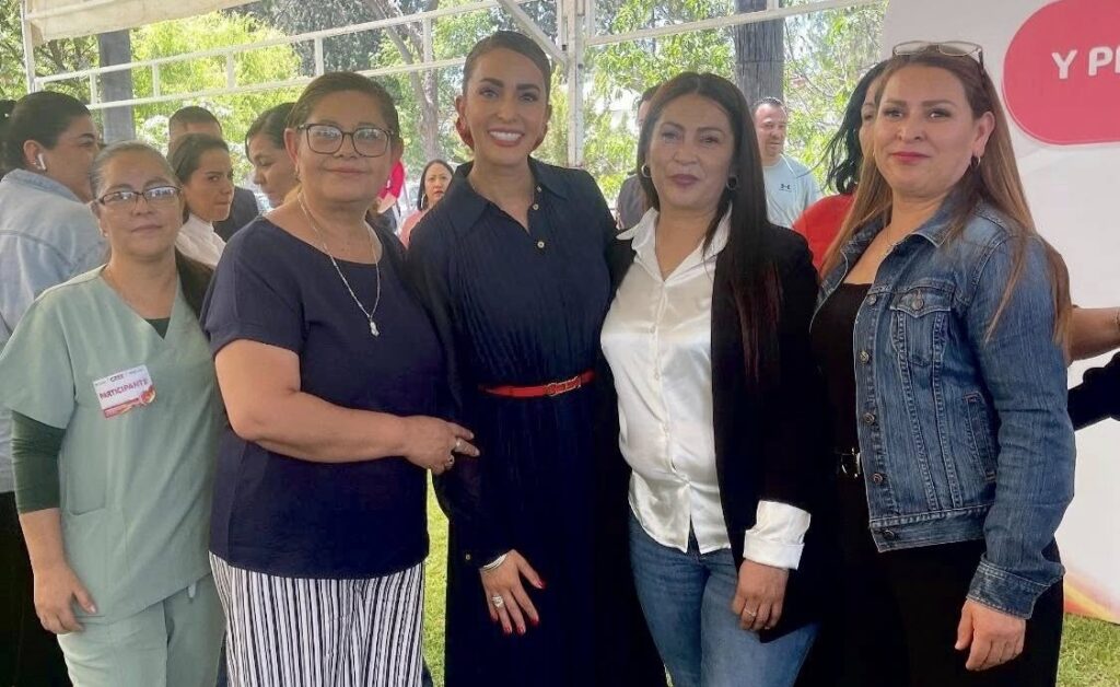 DIF se Capacita; Asisten a Toma de Protesta de Delegadas y Delegados Municipales